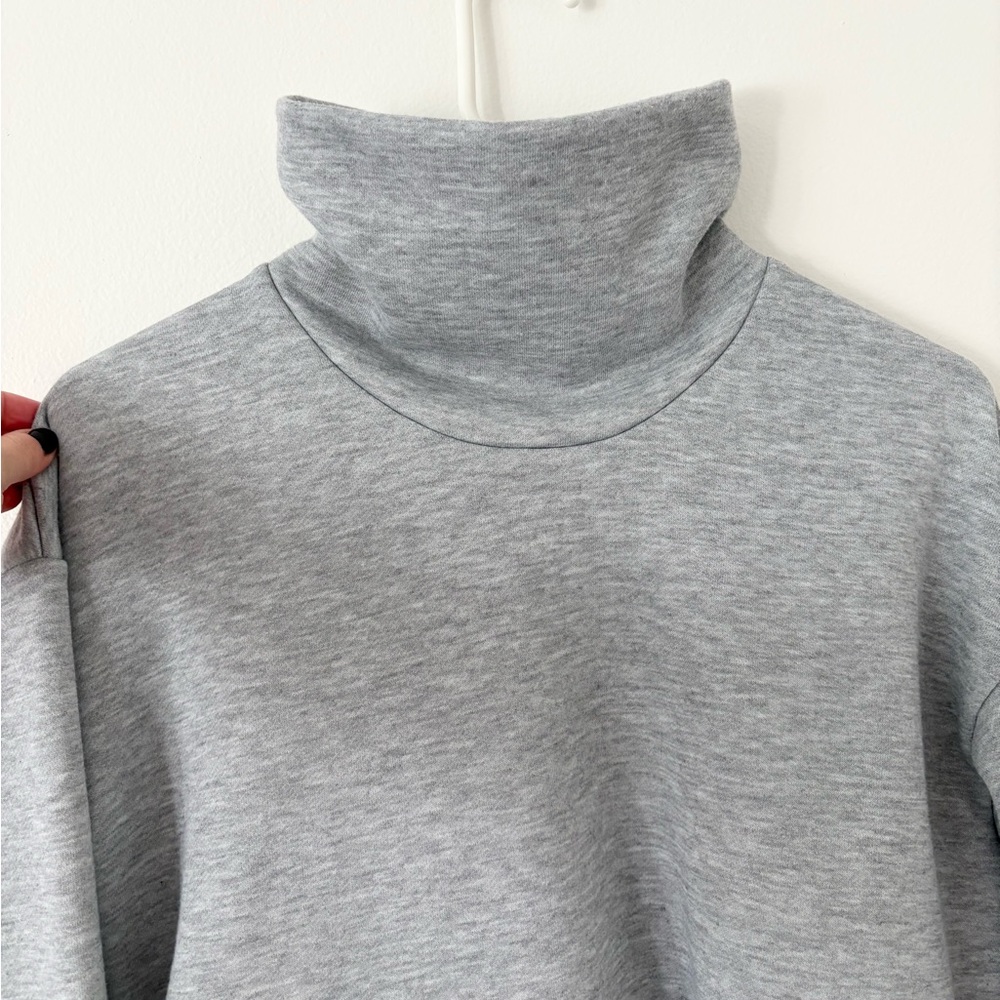 New Balance Gray Mock Neck Cropped Logo Long Sleeve Pullover Size Small - Picture 4 of 6